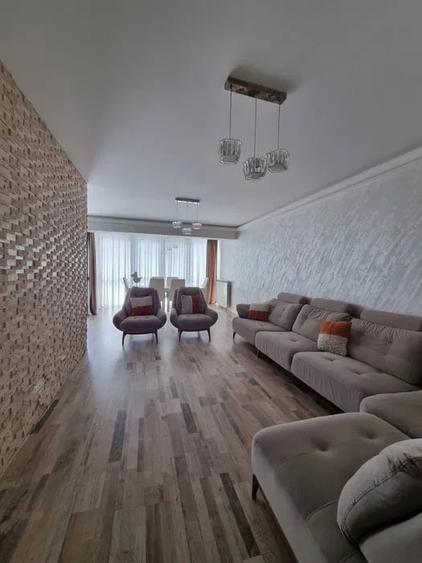 Apartament cu 3 camere decomandat, mobilat în Colentina