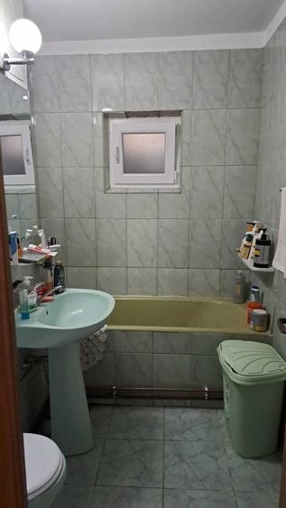 Apartament cu 3 camere decomandat în 1 Mai