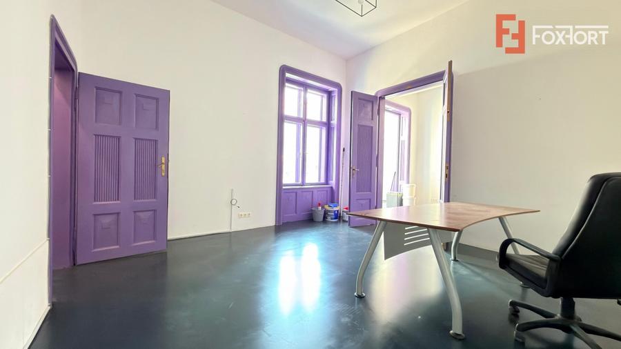 Apartament cu 4 camere decomandat în Central