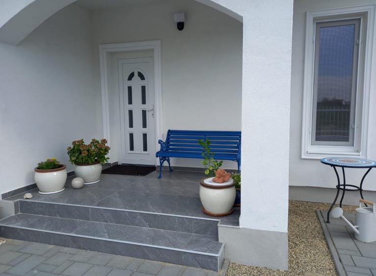 Duplex cu 3 camere cu Teren 270 Mp în Remetea Mare