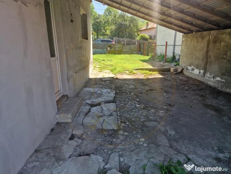 Casă cu 4 camere cu Teren 400 Mp în Călinești