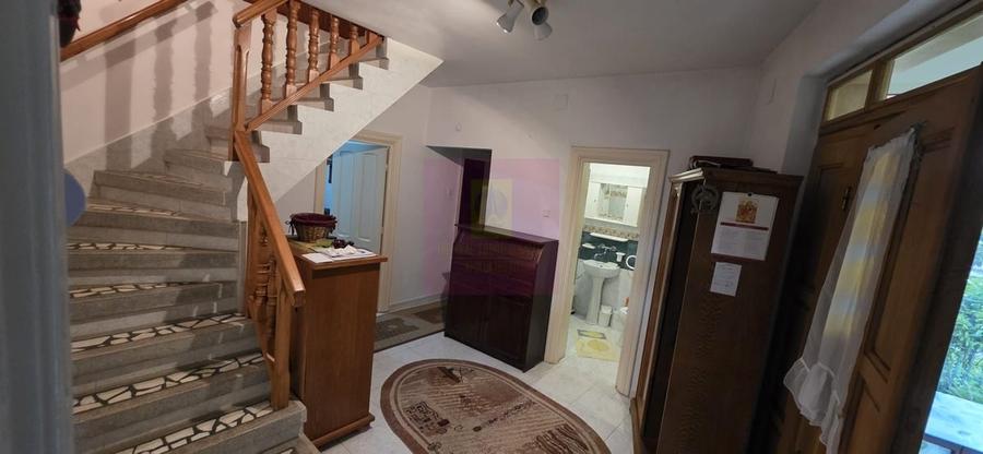 Casă cu 6 camere în Central