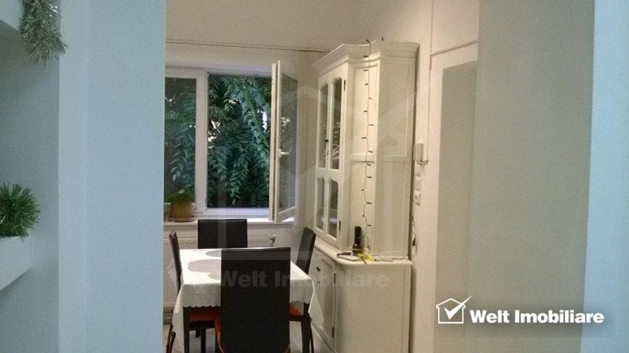 Apartament cu 3 camere semidecomandat în Central