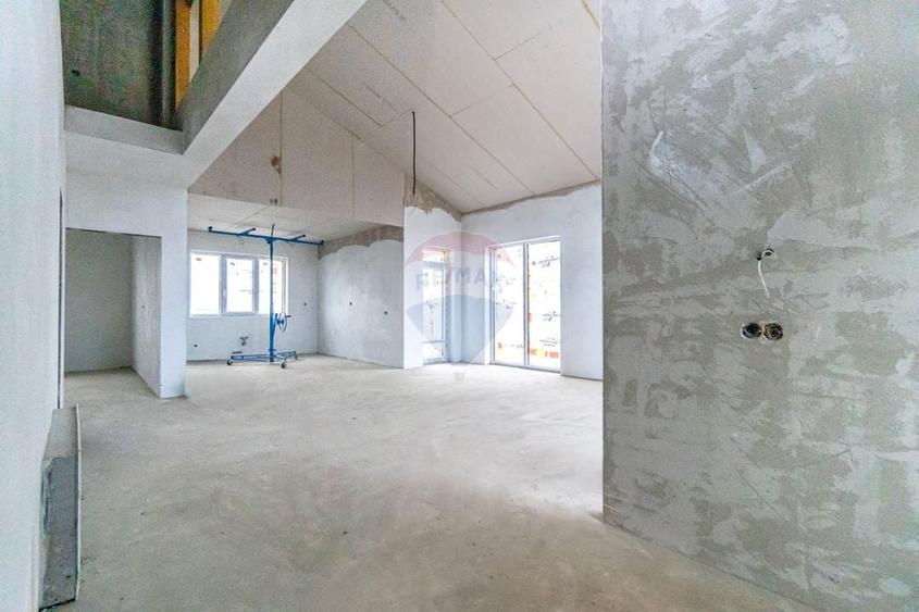 Casă individuală cu 5 camere cu Teren 800 Mp în Hărman
