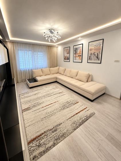 Apartament cu 2 camere decomandat în Poarta 6