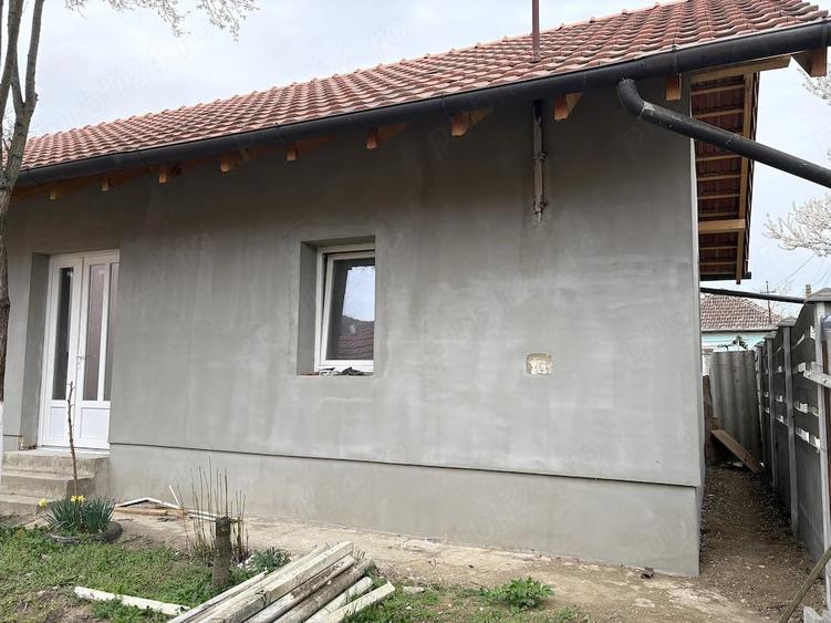 Casă cu 2 camere cu Teren 17000 Mp în Central