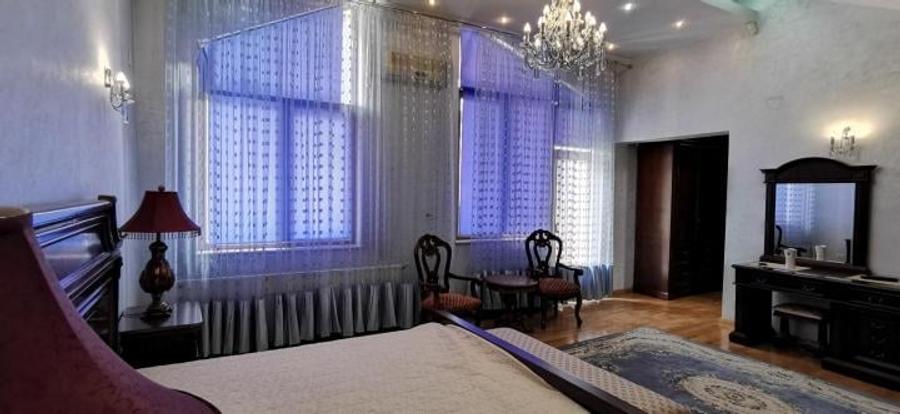 Casă cu 4 camere cu Teren 1000 Mp în Băneasa