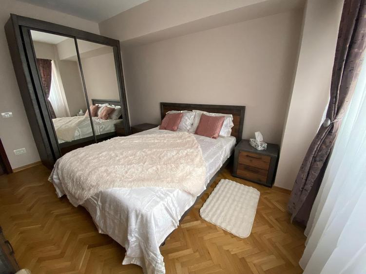 Apartament cu 3 camere decomandat în Victoriei