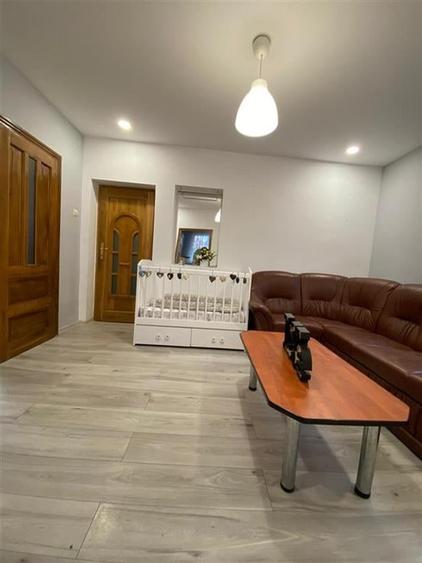Casă individuală cu 6 camere cu Teren 1800 Mp în Curățele