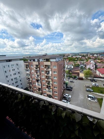 Apartament cu 4 camere decomandat, mobilat în Iris