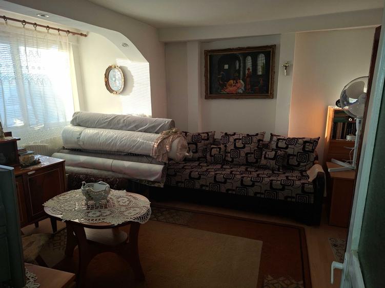 De vanzare apartament 1 camera Sangeorgiu de Mures. - 3