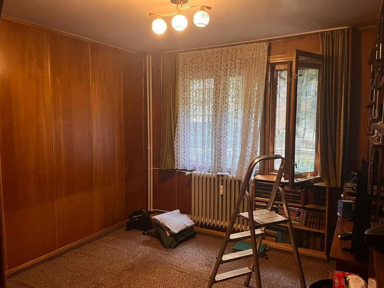 Apartament cu 3 camere decomandat în Tineretului