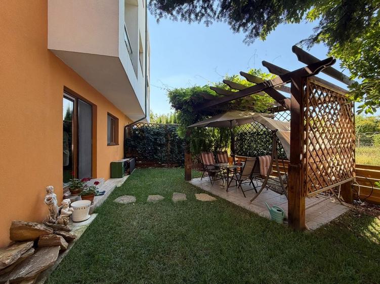 Apartament cu 3 camere semidecomandat, mobilat în Central