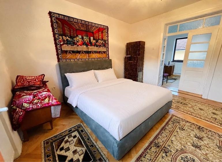 Casă cu 7 camere cu Teren 1000 Mp în Izbuc