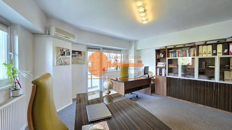 Apartament cu 4 camere decomandat în Universitate