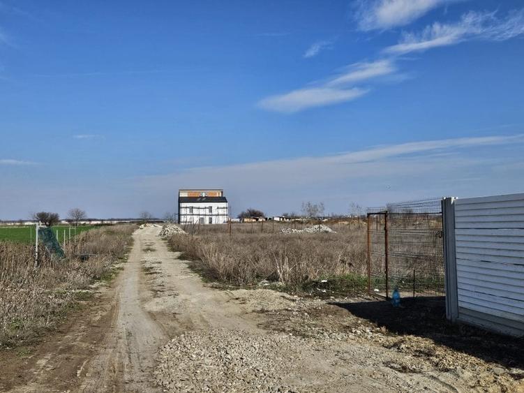 Teren Construcții intravilan de 541 mp, în Odăi