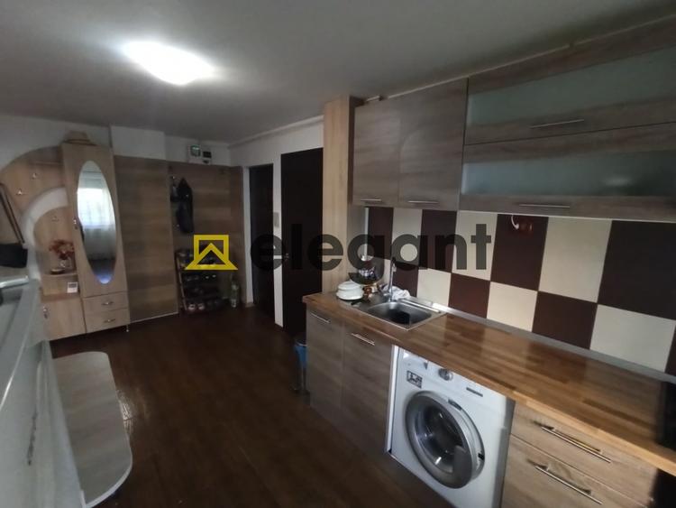 Apartament cu 3 camere decomandat, mobilat în Rovine