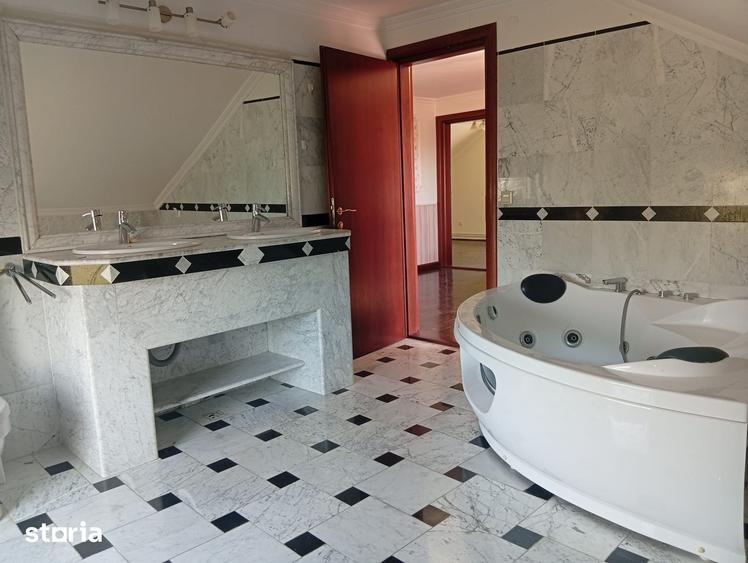 Casă cu 7 camere cu Teren 780 Mp în Grădiște