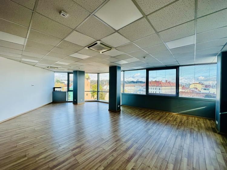 Spațiu comercial, de 933.39001464844 mp, în Central