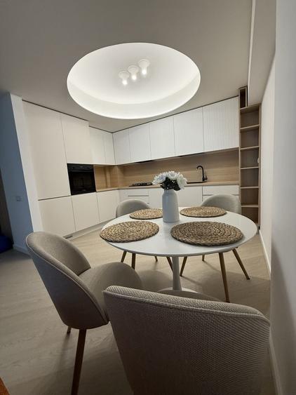 Apartament cu 3 camere semidecomandat în Central