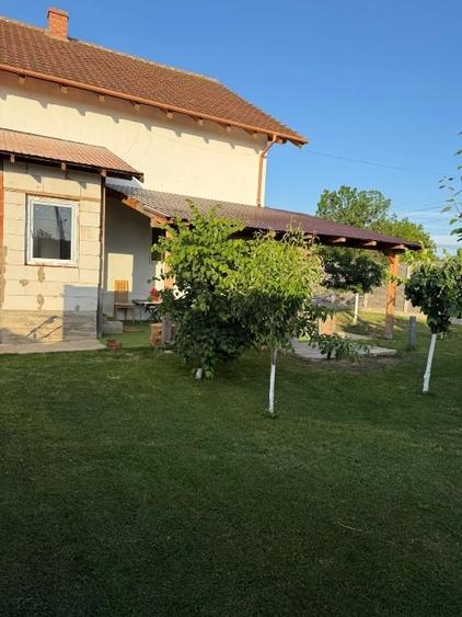 Casă individuală cu 3 camere cu Canalizare în Central