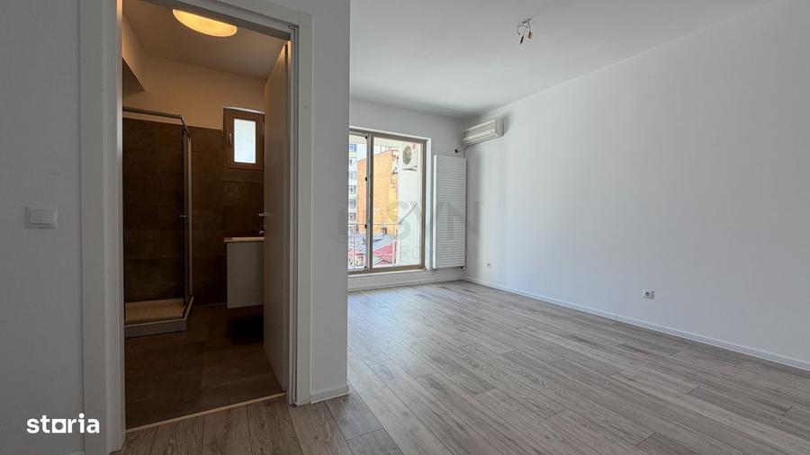 Apartament cu 4 camere semidecomandat în Iancului
