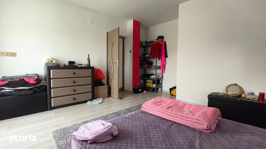 Casă cu 5 camere cu Teren 948 Mp în Central