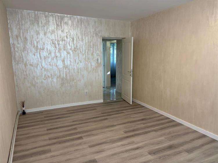 Apartament cu 3 camere decomandat în Alexandru cel Bun