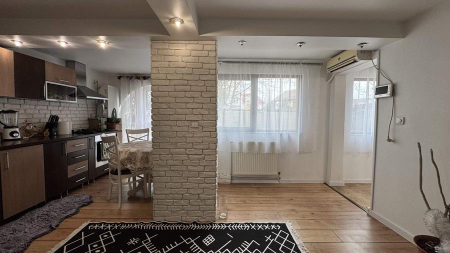 Casă individuală cu 6 camere cu Canalizare în Central