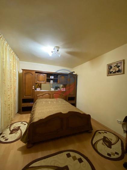 Casă individuală cu 6 camere cu Teren 720 Mp în Bordei