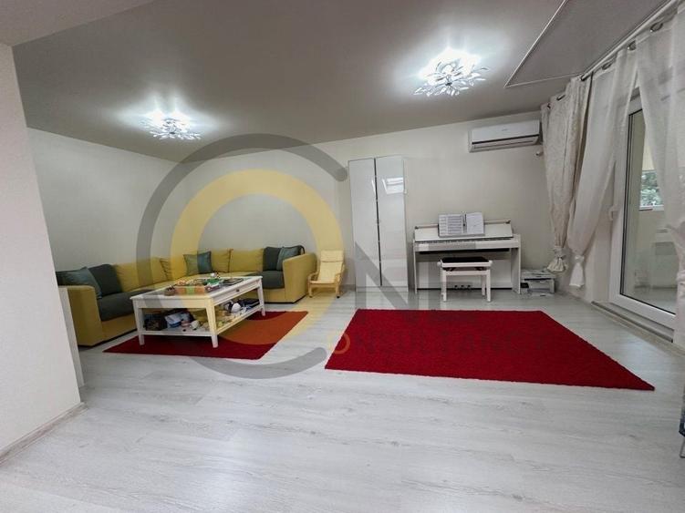 Casă individuală cu 7 camere cu Canalizare în Ostratu