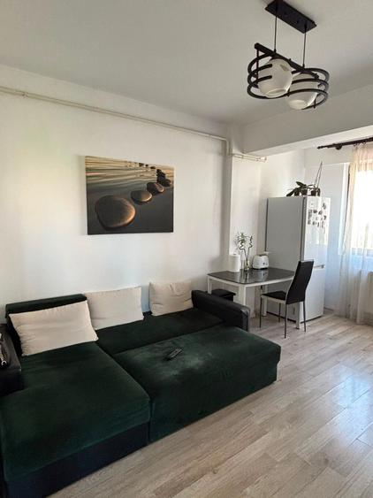 Apartament cu 3 camere semidecomandat, mobilat în Centru Civic