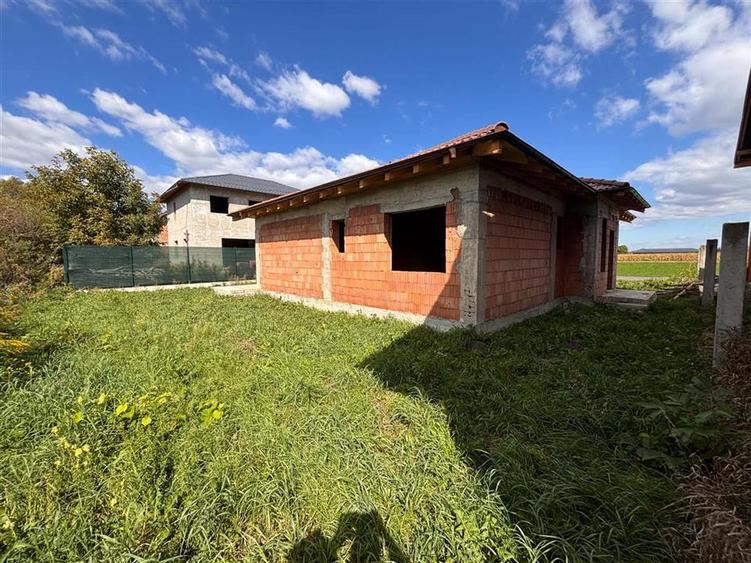 Duplex cu 3 camere cu Teren 500 Mp în Stupini