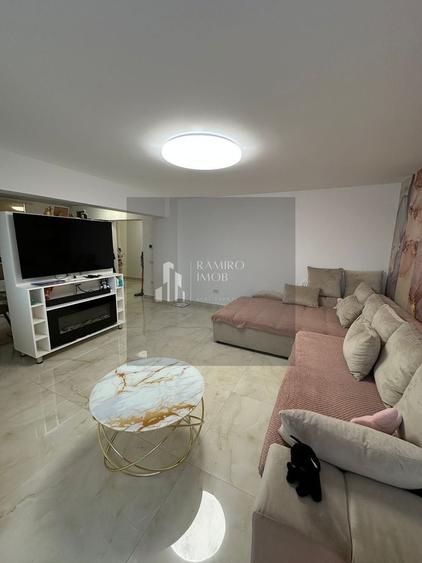 Apartament cu 4 camere decomandat, mobilat în Central