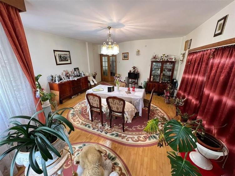 Duplex cu 6 camere cu Canalizare în Sud-Vest