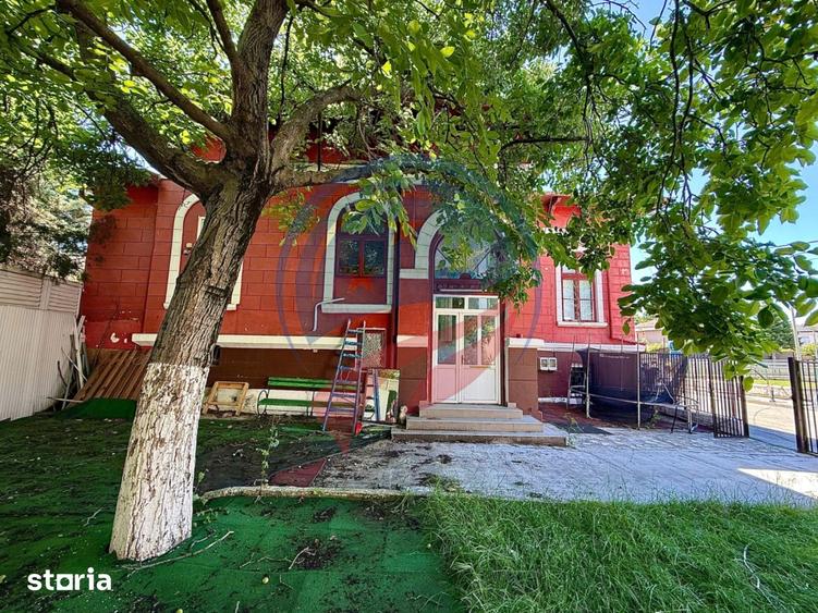 Casă cu 10 camere cu Teren 801 Mp în Ultracentral