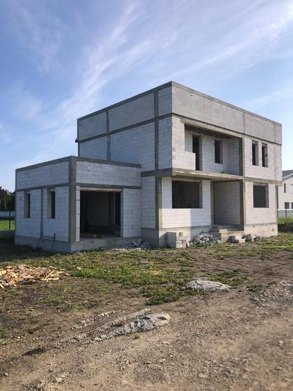 Casă cu 4 camere în Central