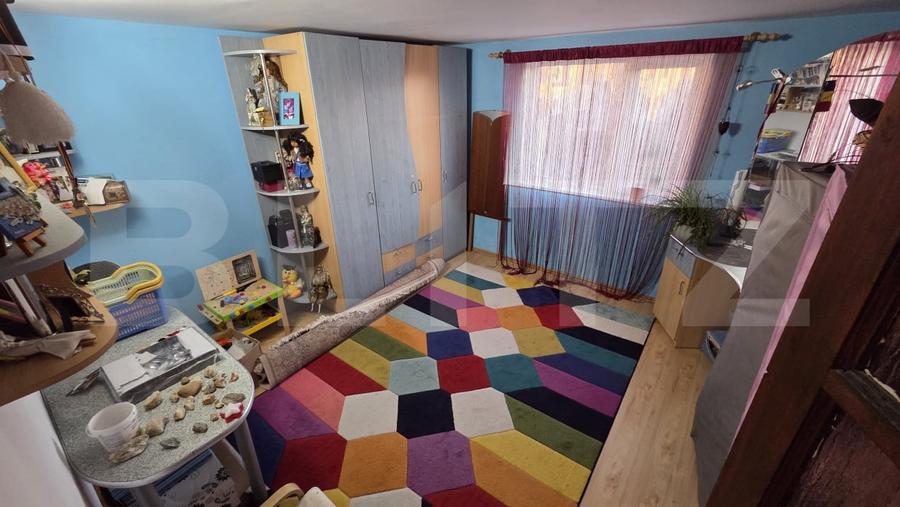 Casă individuală cu 7 camere cu Garaj în Cetate