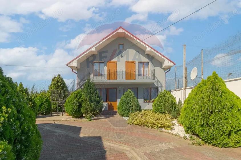 Casă cu 16 camere cu Teren 5375 Mp în Sânmartin