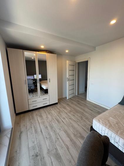 Apartament cu 3 camere semidecomandat în Drumul Taberei