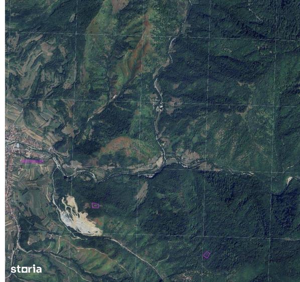 Teren de 3300 mp, în Pietroasa
