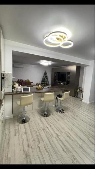 Apartament cu 3 camere decomandat, mobilat în Faleza Nord
