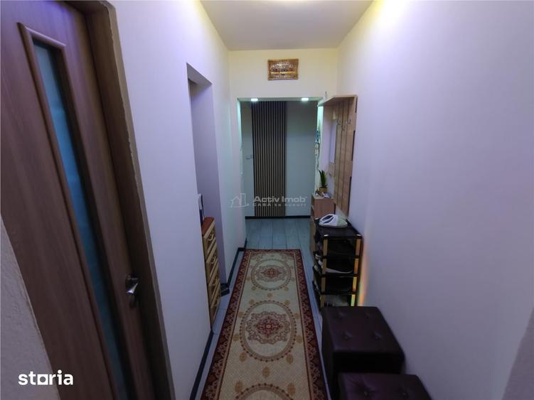 Apartament cu 3 camere semidecomandat în Central