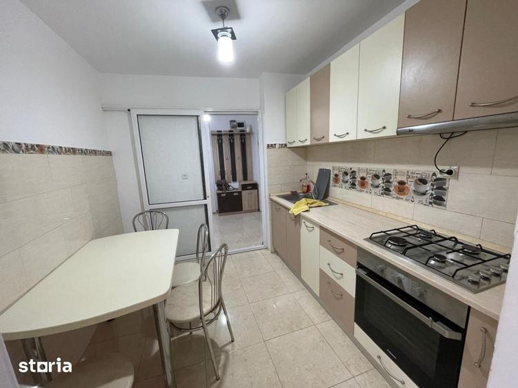 Apartament cu 2 camere semidecomandat în Podu Roș