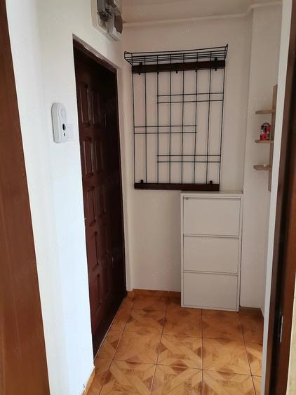 Apartament cu 2 camere semidecomandat în Podu Roș