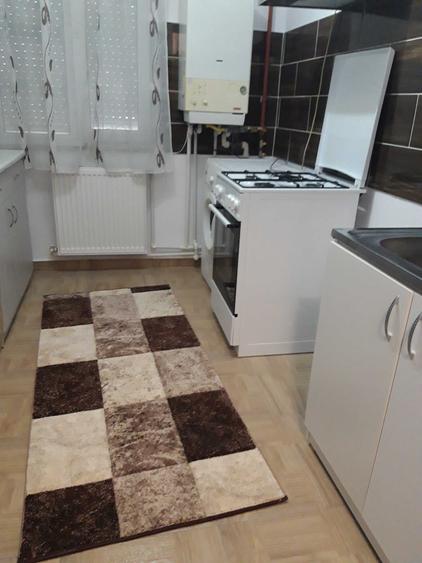 Inchiriez apartament 2 camere,zona Cuza Voda - 2