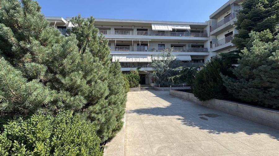 Apartament cu 3 camere semidecomandat, mobilat în Iancu Nicolae
