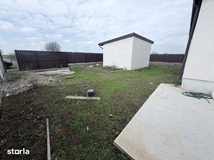Casă cu 5 camere cu Teren 492 Mp în Glina