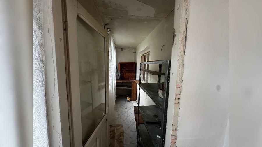 Apartament cu 2 camere semidecomandat, mobilat în Decebal