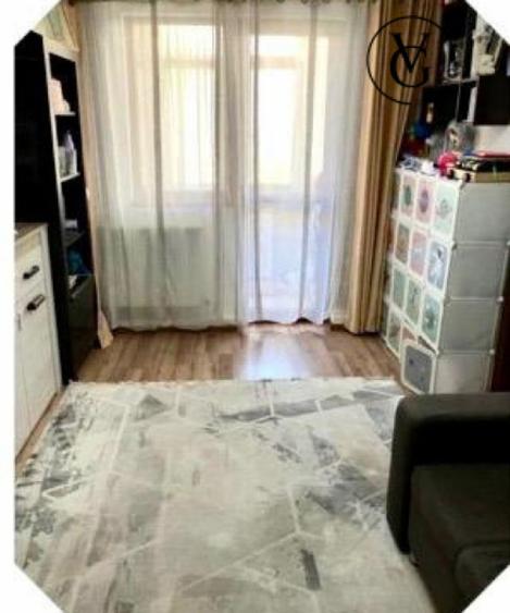 Apartament cu 3 camere semidecomandat, mobilat în Tomis Nord
